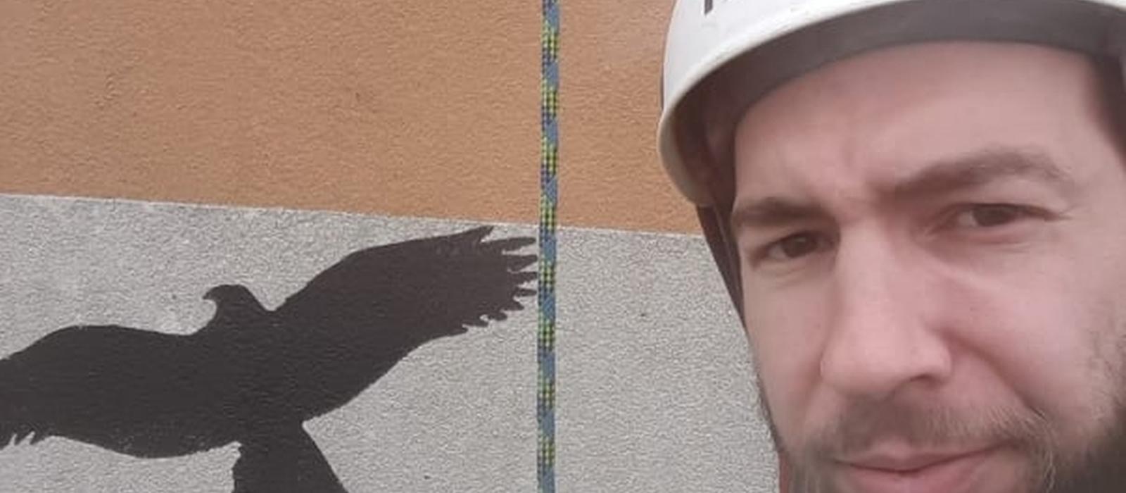 Výškové práce v Praze a okolí - Nástøik siluet dravcù na fasádu